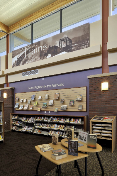 2006-007-durango-public-library-interior-signage-and-new-arrivals-display-shopenn