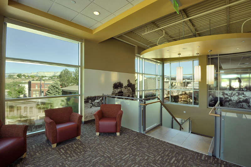 rifle-branch-library_interior-reading-lounge-daylighting-lights-signage-staircase_mshopenn_061