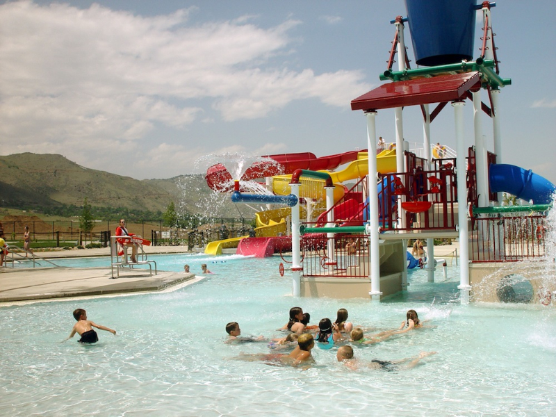 20034-02-the-splash-at-fossil-trace-golden-crowded-childrens-activity-area-lg